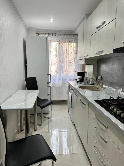 Stylish Apartment In Dambu Тыргу-Муреш Экстерьер фото